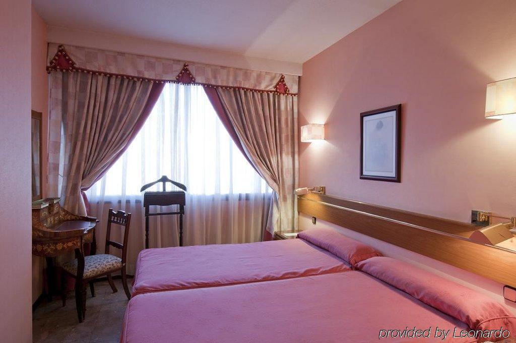 Foxa 25 Hotell Madrid Rom bilde