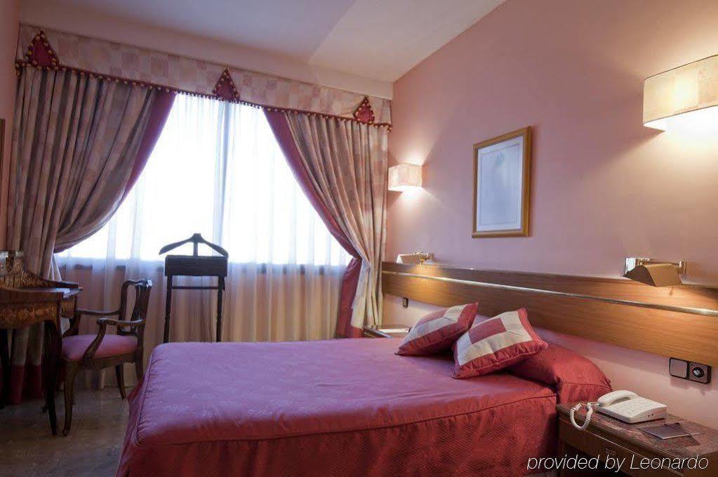 Foxa 25 Hotell Madrid Eksteriør bilde